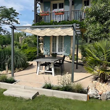 Holiday home Le Petit Chateau Betaille